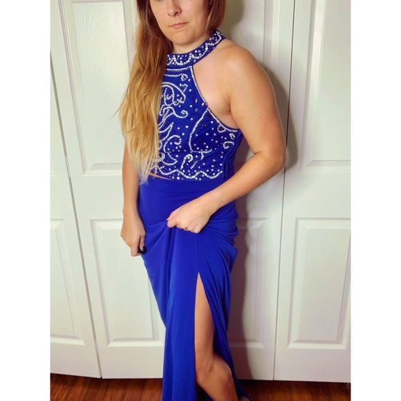 Formal Gown 2-Piece Set - Picture 4 of 5